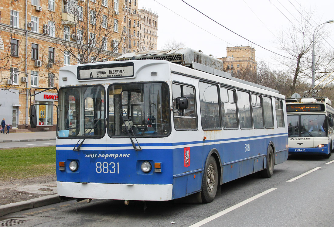 Москва, ЗиУ-682ГМ1 (с широкой передней дверью) № 8831
