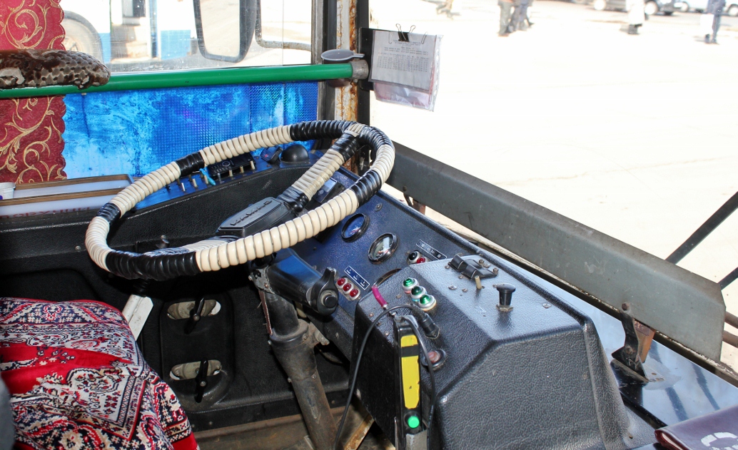 Орёл, ЗиУ-682Г-016  [Г0М] № 077; Орёл — Рабочие места водителей, кабины и пульты управления