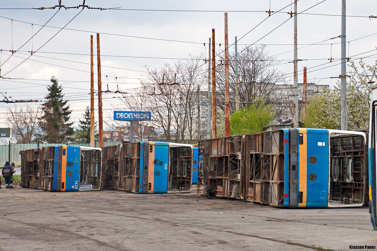 Sofia, Ikarus 280.92 nr. 1426; Sofia, Ikarus 280.92 nr. 1310; Sofia, Ikarus 280.92 nr. 1212; Sofia — Scrapping — Ikarus 280.92; Sofia — Trolleybus depot: [3] Levski