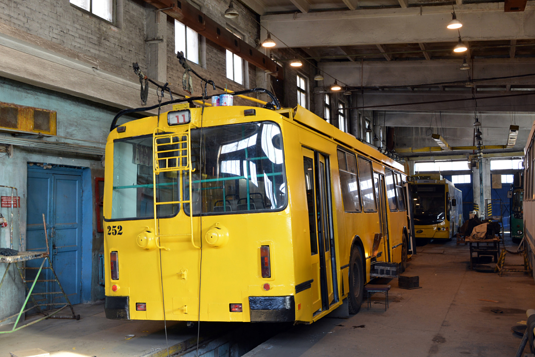 Vladivostok, ZiU-682G-016.02 # 252