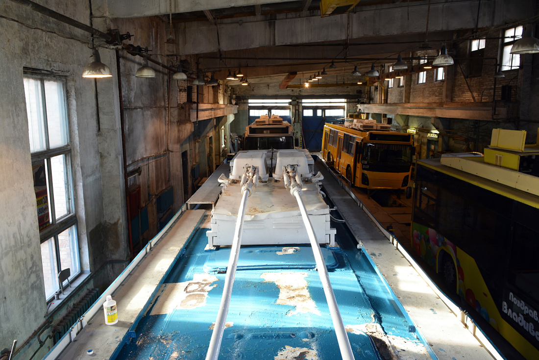 Владивосток, ЗиУ-682Г-016.02 № 251