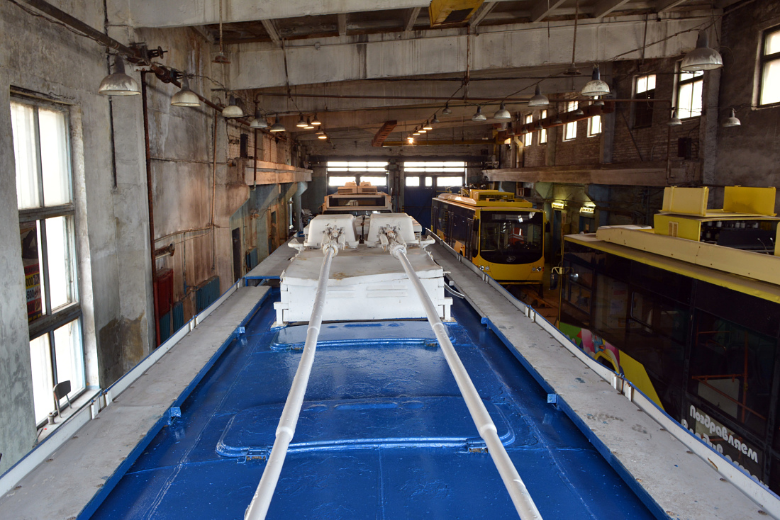 Владивосток, ЗиУ-682Г-016.02 № 251