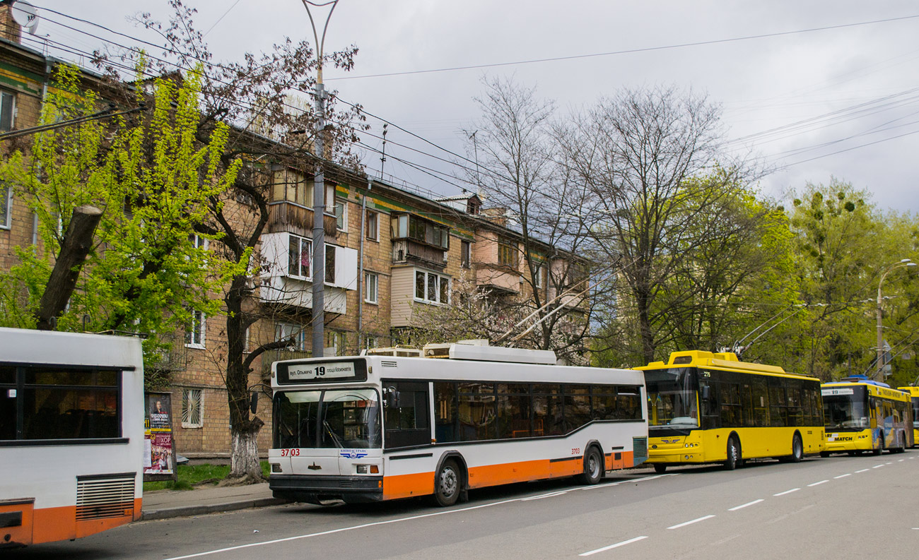 Киев, МАЗ-103Т № 3703