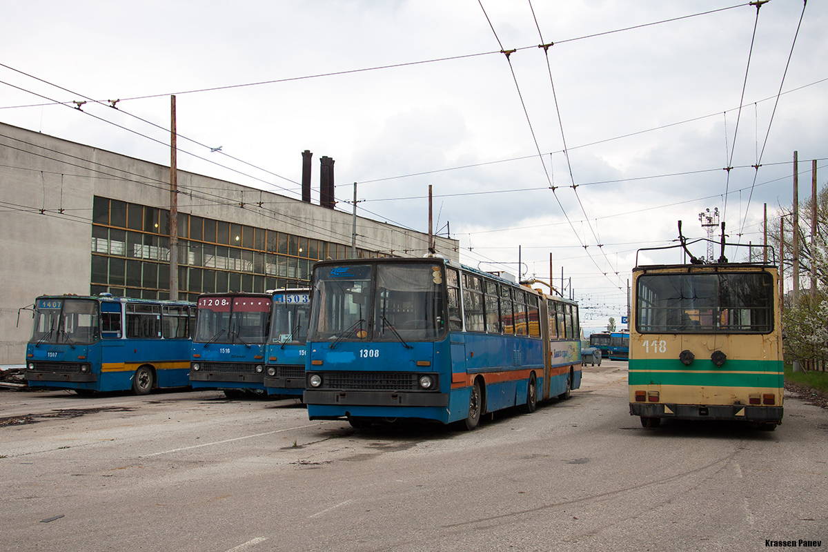 София, Ikarus 280.92 № 1308; София, DAC-Чавдар 317ETR № 118; София — Бракуване на тролейбуси — Ikarus 280.92; София — Транспортиране на исторически тролейбус "DAC-Чавдар 317ETR" от Перник до София — 06.04.2017; София — Тролейбусно депо: [3] Левски