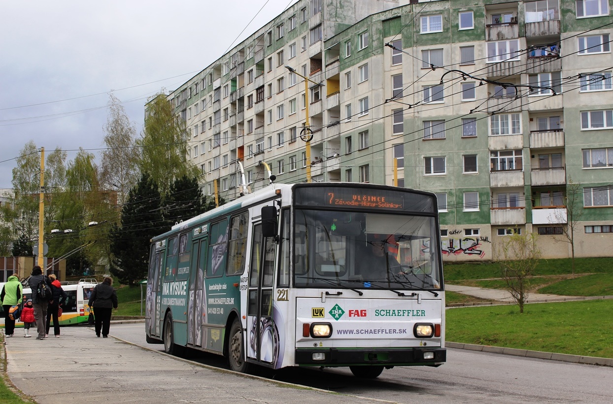 Жилина, Škoda 14Tr14/7 № 221