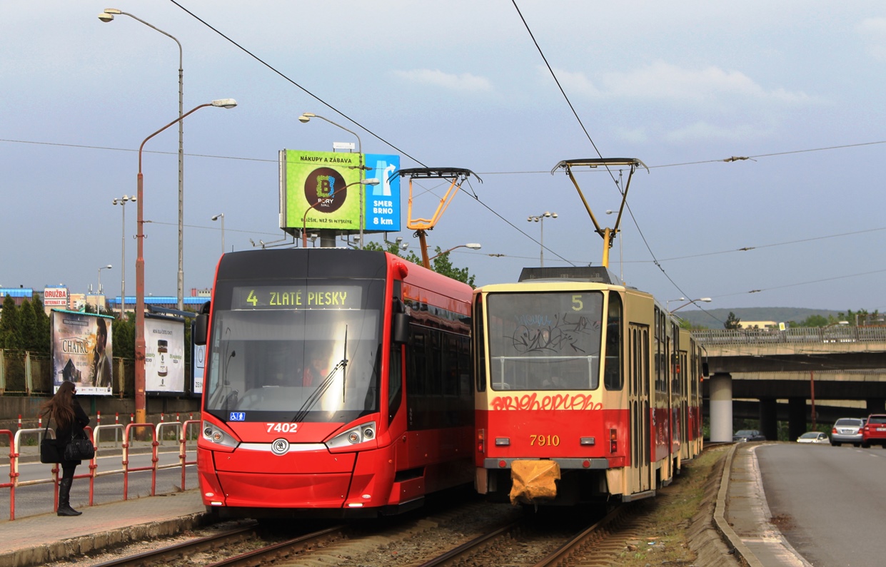 Братислава, Škoda 29T ForCity Plus № 7402; Братислава, Tatra T6A5 № 7910