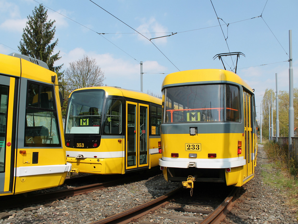 Пльзень, Vario LFR.S № 353; Пльзень, Tatra T3R.P № 233