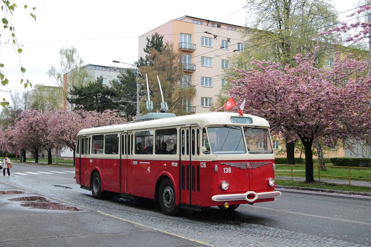 Pardubice, Škoda 8Tr9 Nr 136 (302)
