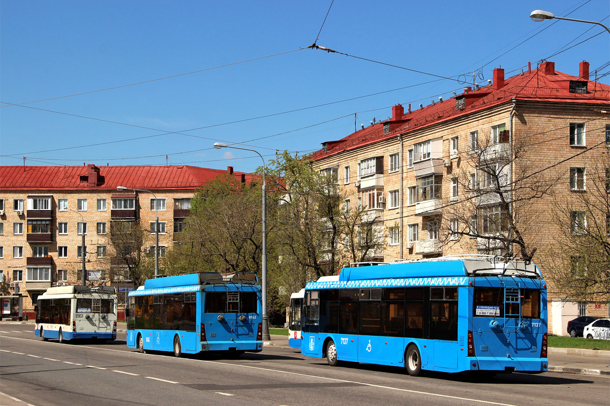 Moscou, Trolza-5265.00 “Megapolis” N°. 8162; Moscou, Trolza-5265.00 “Megapolis” N°. 7137