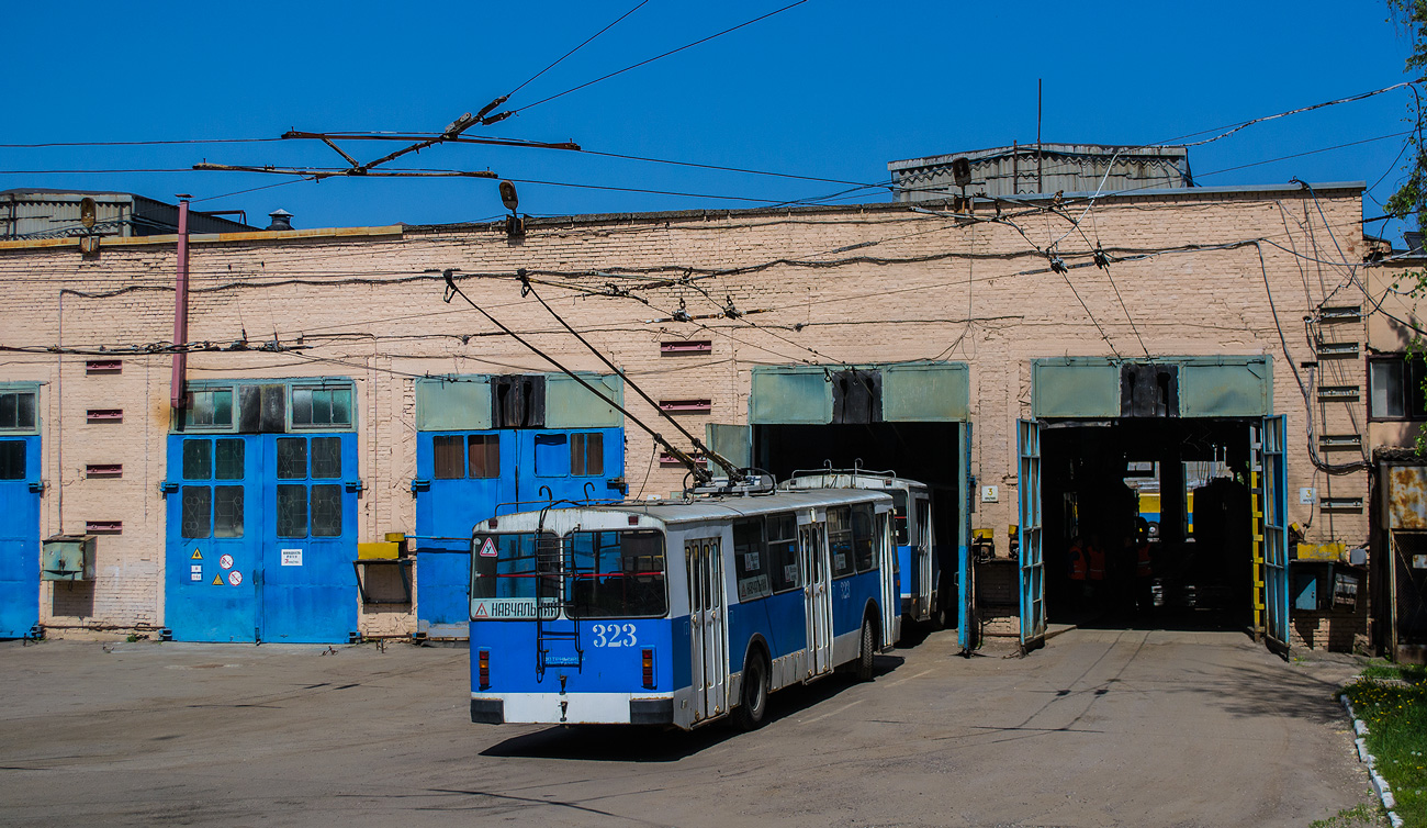 Винница, ЗиУ-682Г [Г00] № 323; Винница — Троллейбусное депо
