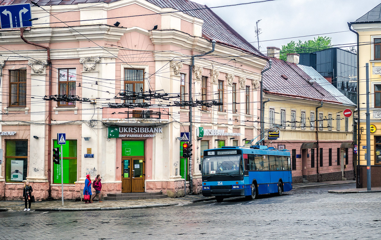 Csernovci, Den Oudsten B88 — 354