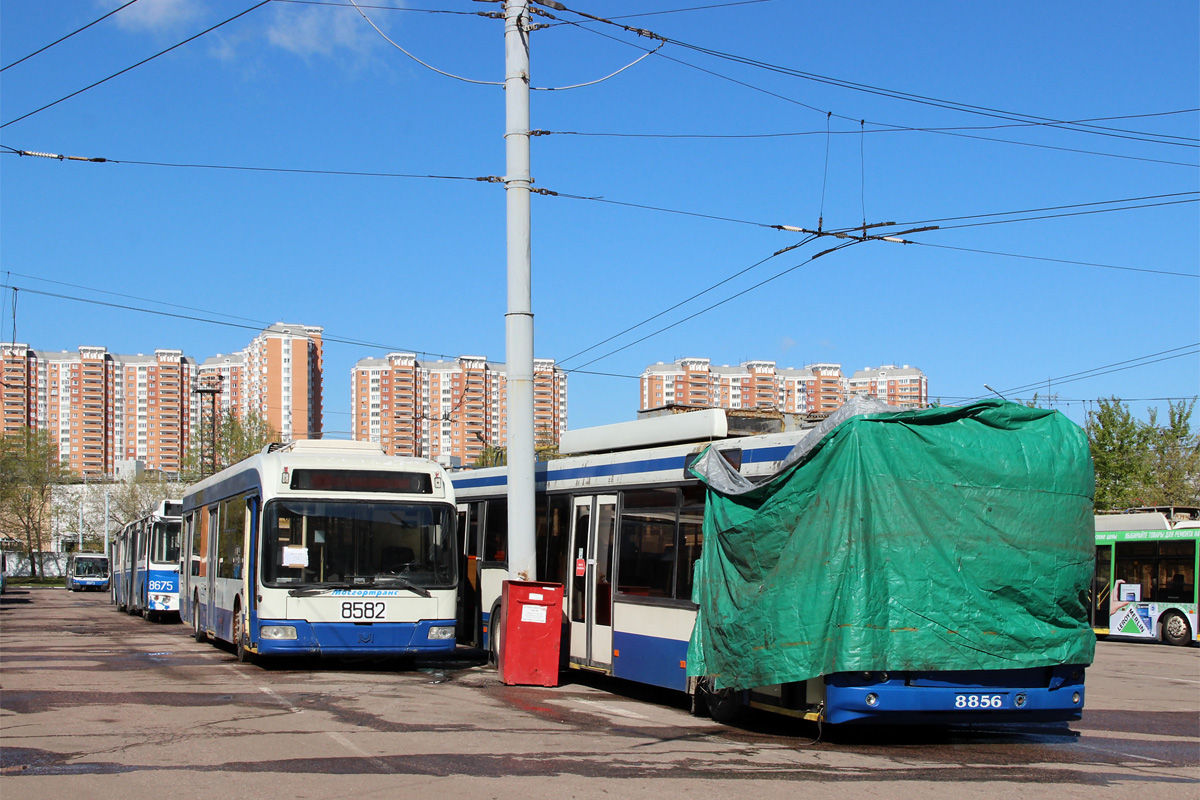 Москва, БКМ 321 № 8582; Москва, СВАРЗ-МАЗ-6235.00 № 8856