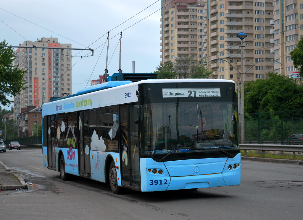 Kijev, LAZ E183D1 Br. 3912