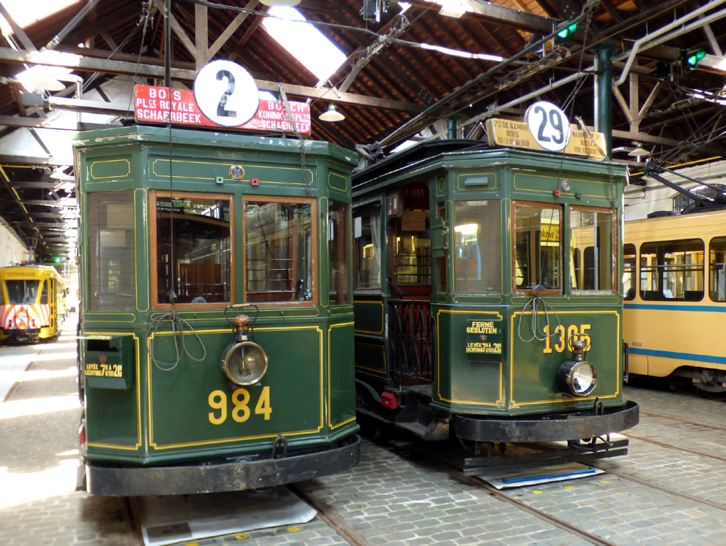 Брюссель, Двухосный моторный Nivelles № 984; Брюссель, Двухосный моторный Nivelles № 1305