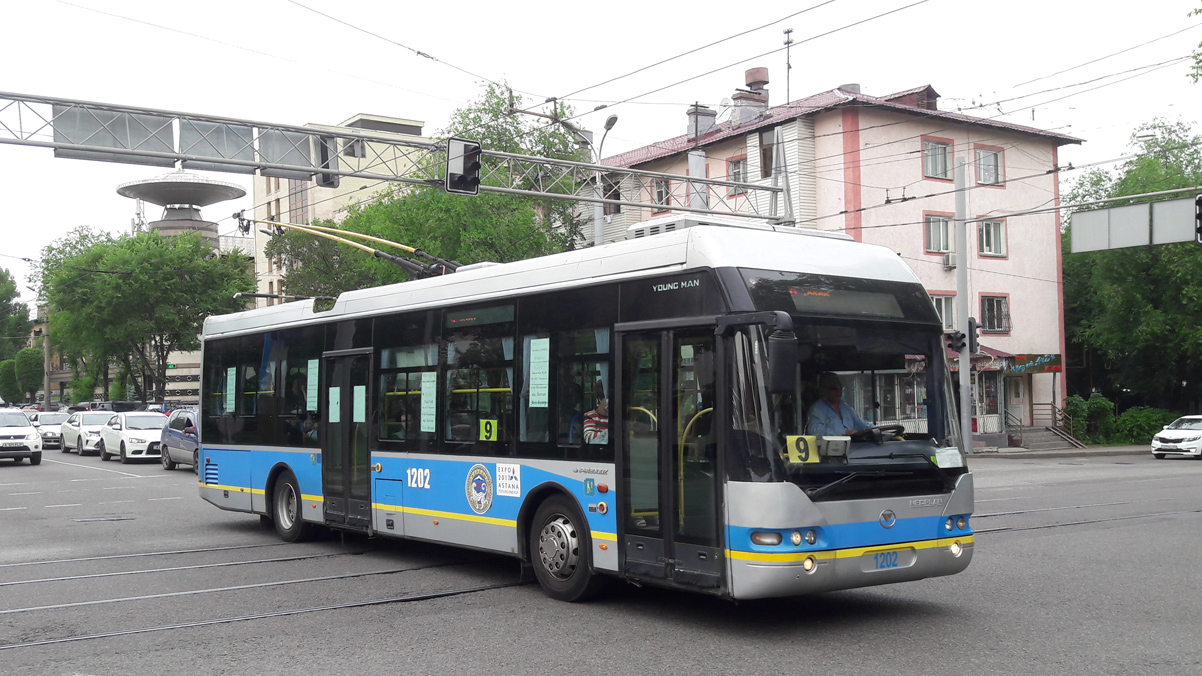 Alma-Ata, YoungMan JNP6120GDZ (Neoplan Kazakhstan) č. 1202