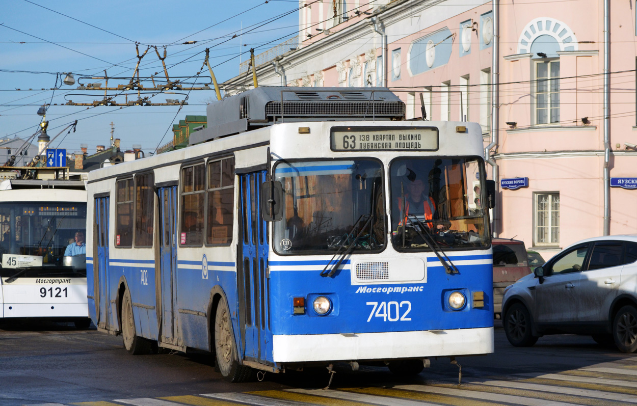 Москва, ЗиУ-682ГМ1 (с широкой передней дверью) № 7402