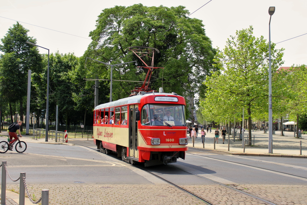 Leipzig, Tatra T4D-M1 Nr. 1600; Dresden — 25 Jahre Straßenbahnmuseum — 50 Jahre Tatra (03.06.2017); Dresden — Fahrzeuge aus anderen Städten