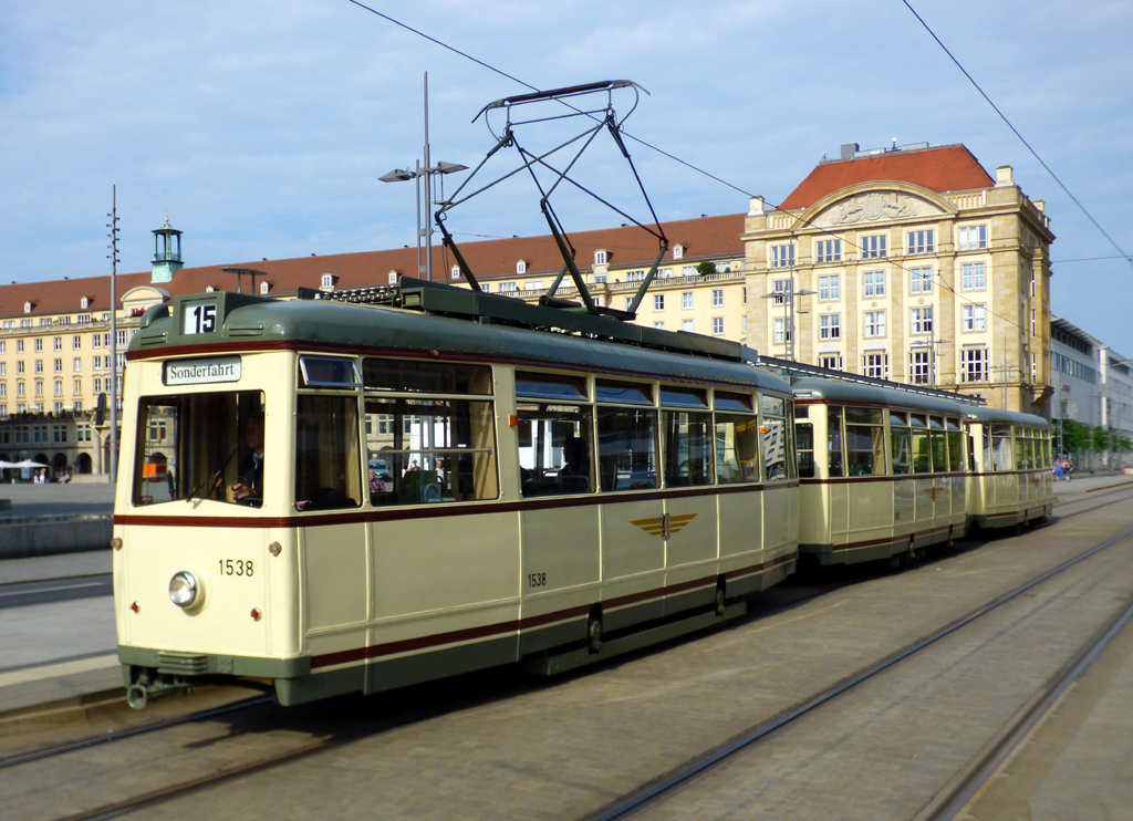 Dresden, LOWA ET54 č. 1538 (201 308); Dresden — 25 years of tram museum — 50 years of Tatra (03.06.2017)
