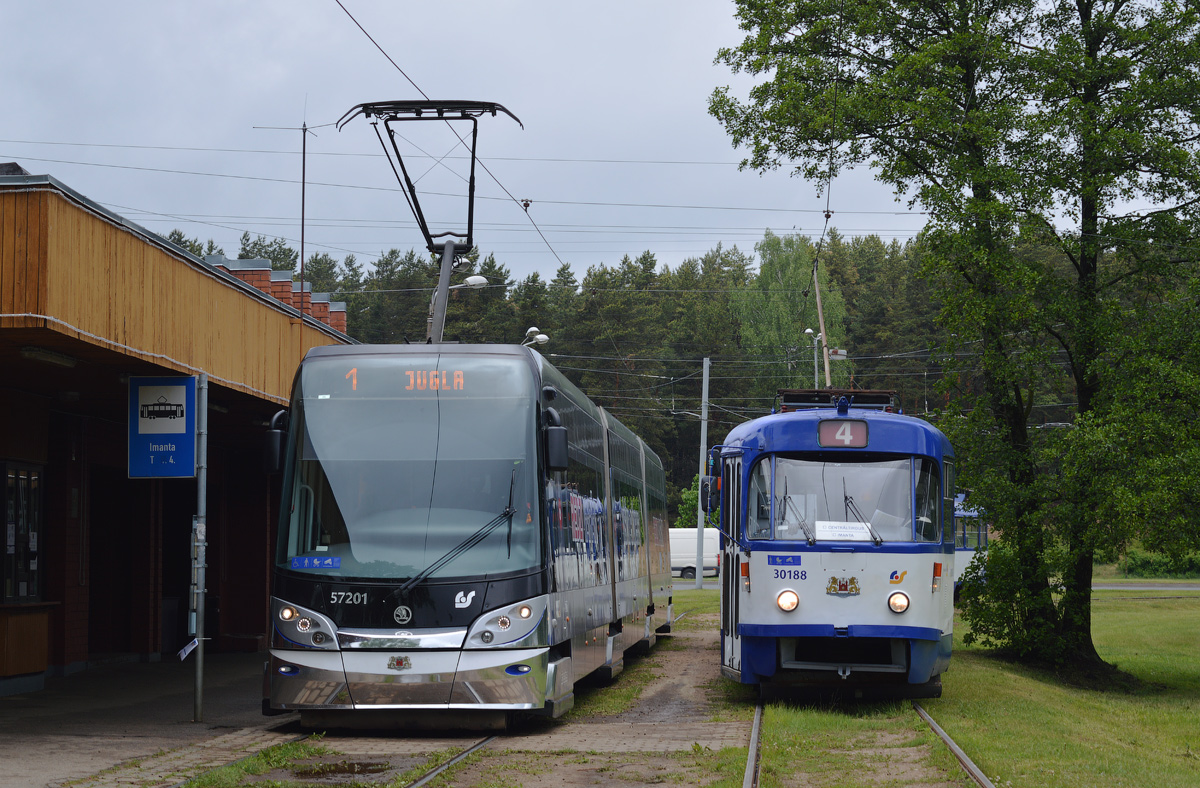 Riika, Škoda 15T ForCity Alfa Riga # 57201; Riika, Tatra T3A # 30188