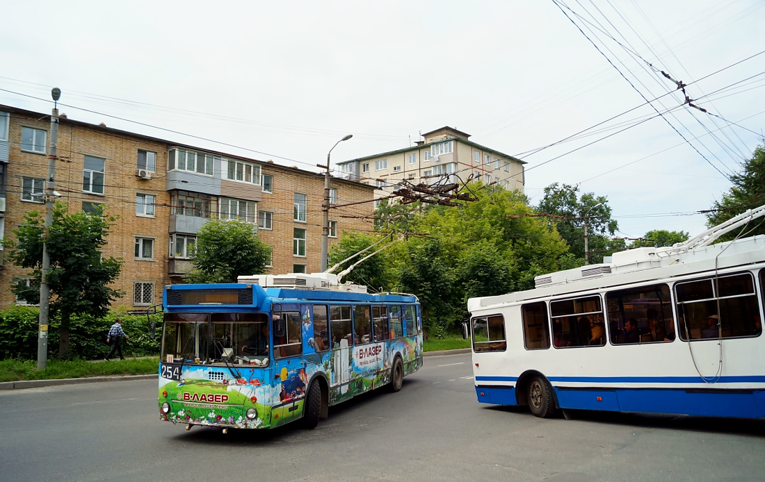 Владивосток, ЗиУ-682Г-016.02 № 254; Владивосток — Разные фотографии Владивосток, ЗиУ-682Г-016.02 № 254; Владивосток — Разные фотографии