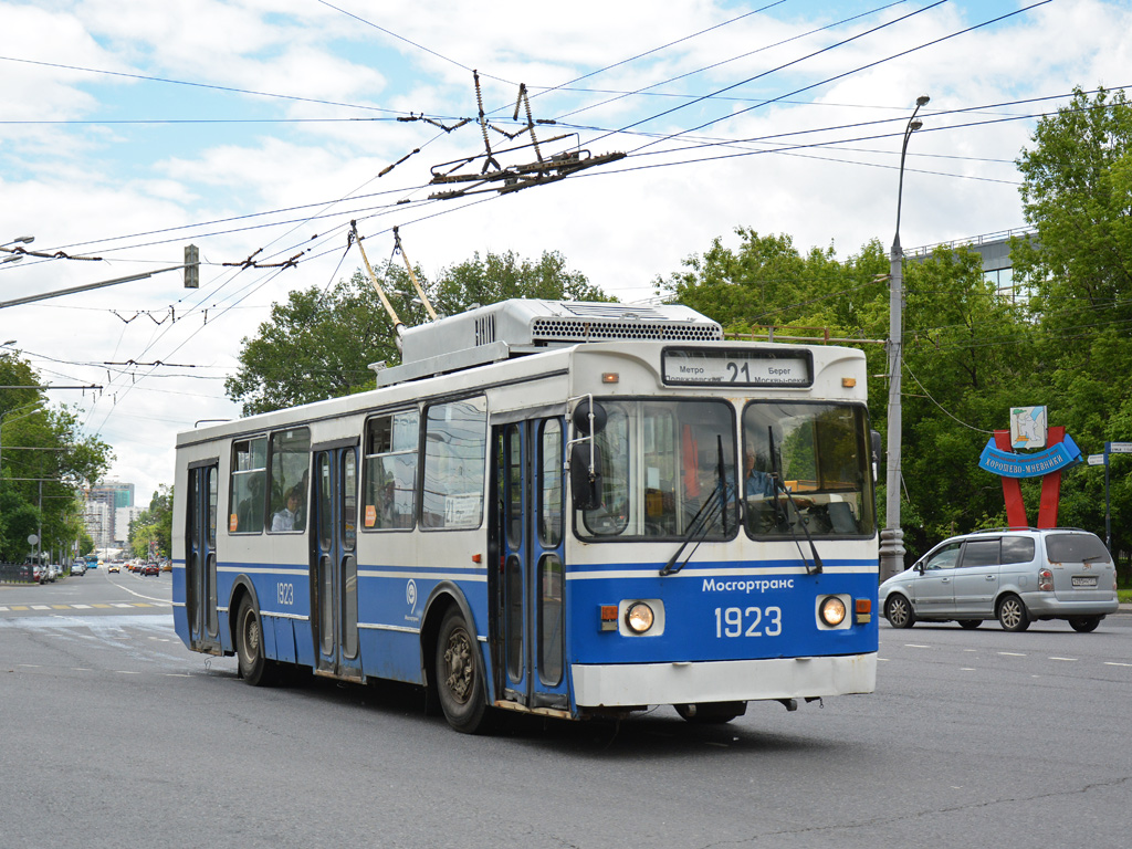 Moskva, ZiU-682GM1 (with double first door) č. 1923