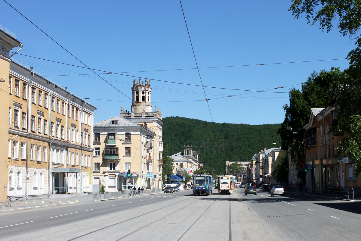 Златоуст, 71-608КМ № 24; Златоуст, 71-608КМ № 17; Златоуст — Трамвайные линии