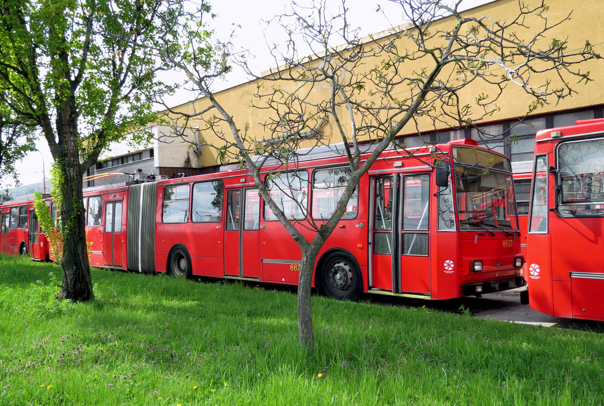 Братислава, Škoda 15Tr13/6M № 6637