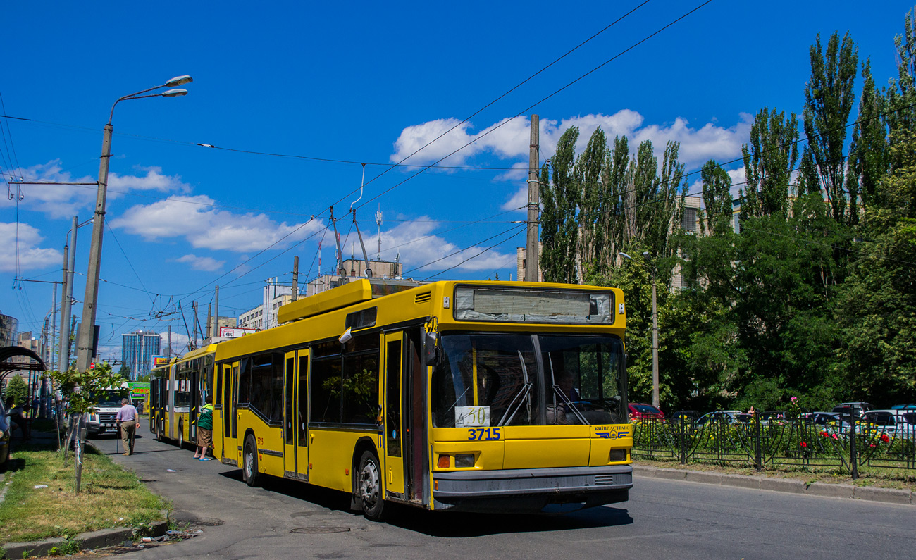 Киев, МАЗ-103Т № 3715