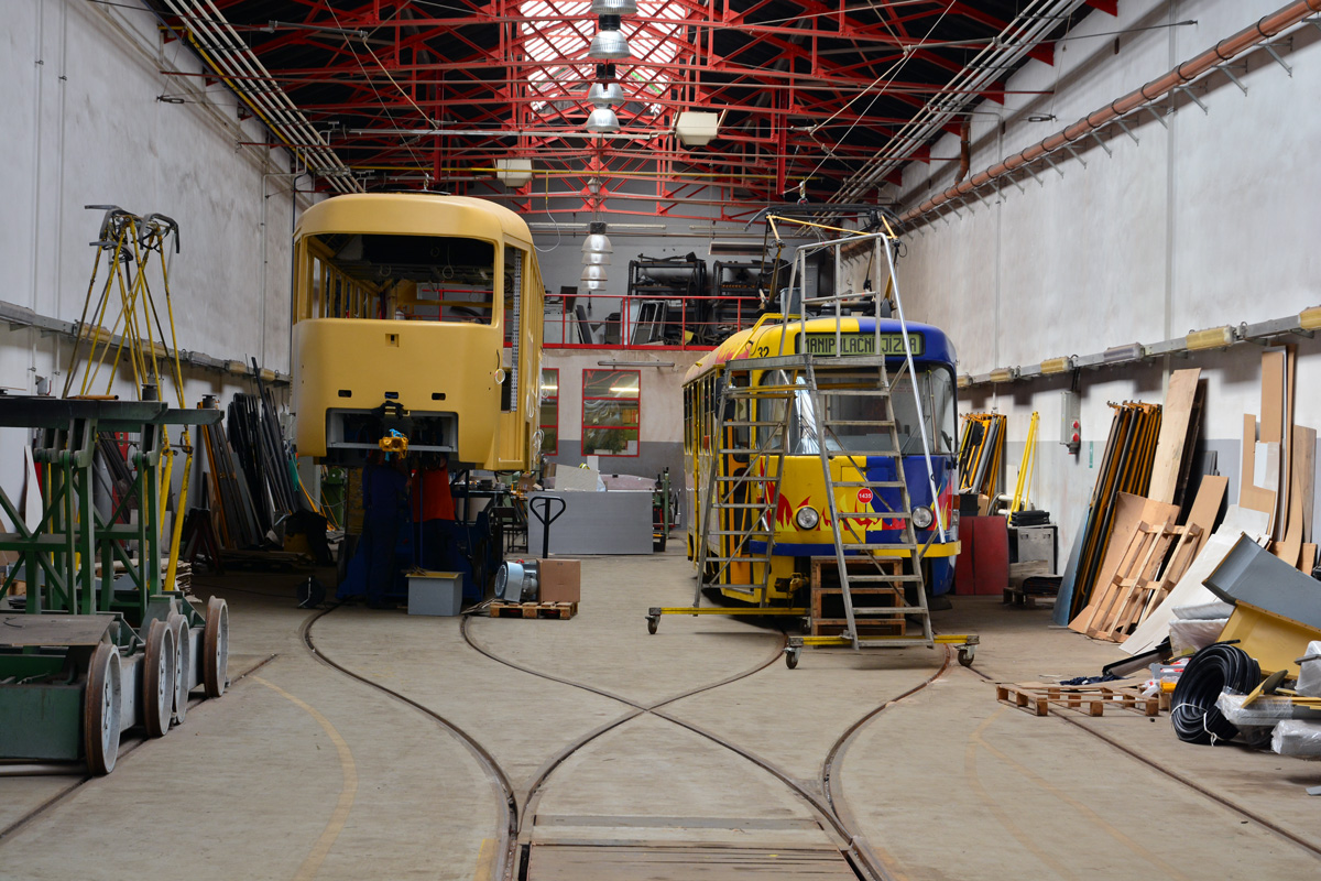 Либерец ― Яблонец-над-Нисой, Tatra T3 № 32; Либерец ― Яблонец-над-Нисой, Tatra T3R.SLF № 61