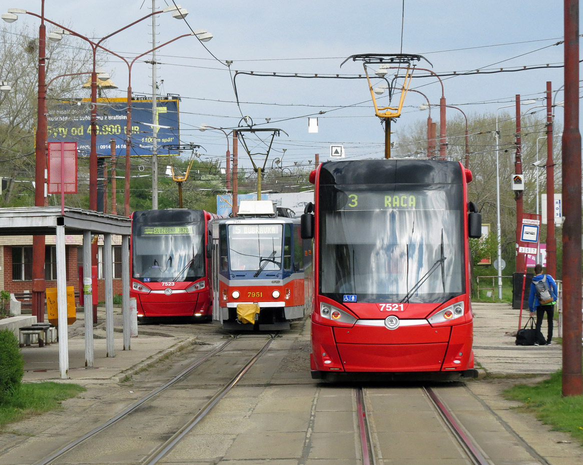 Братислава, Tatra T6A5 № 7951; Братислава, Škoda 30T ForCity Plus № 7521