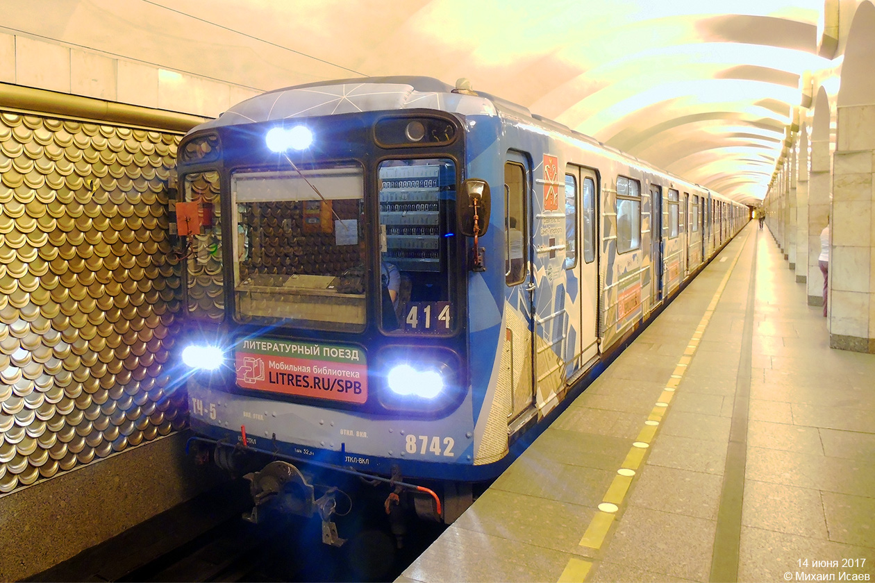 Санкт-Петербург, 81-717 (ЛВЗ) № 8742
