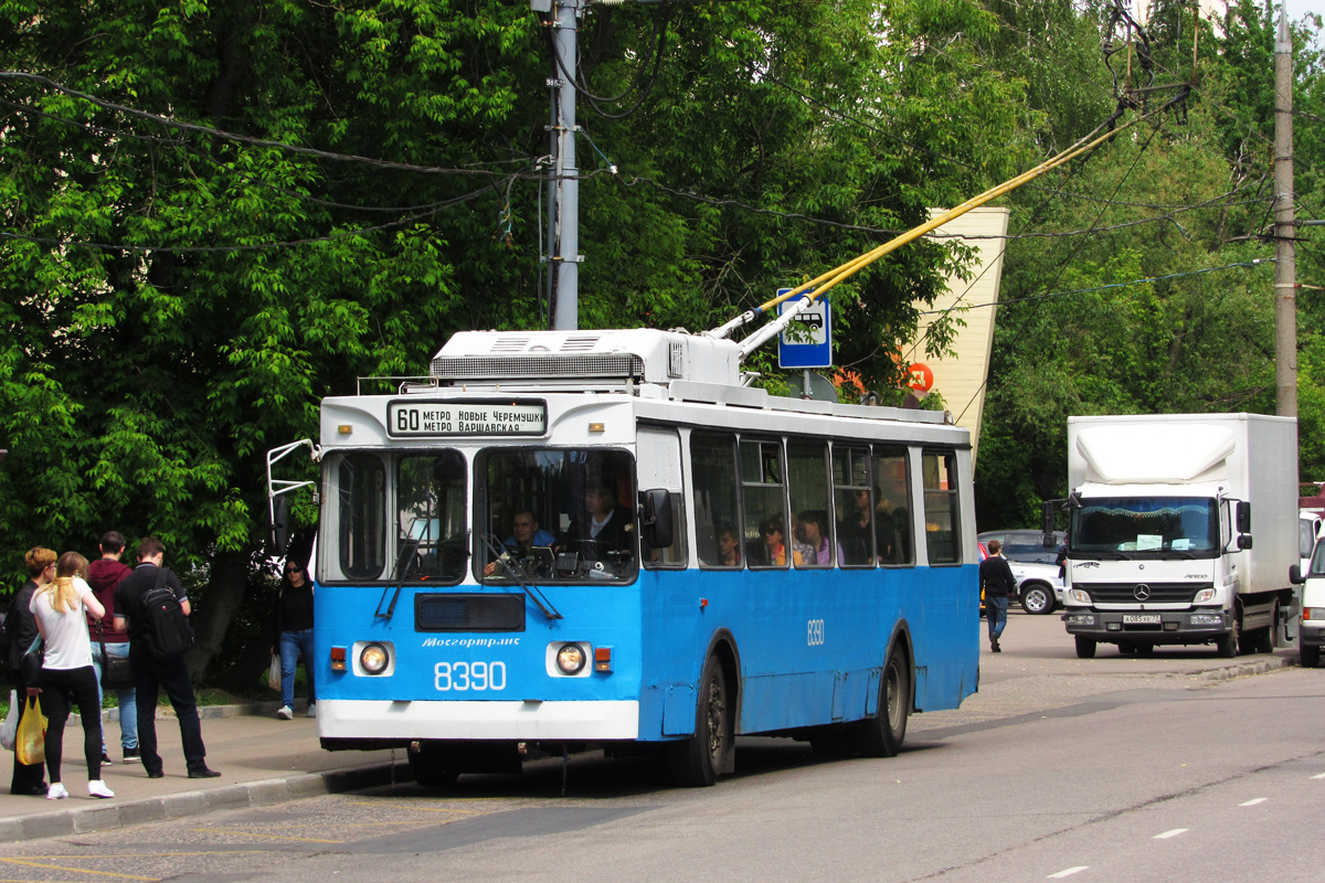 Москва, ЗиУ-682ГМ1 (с широкой передней дверью) № 8390