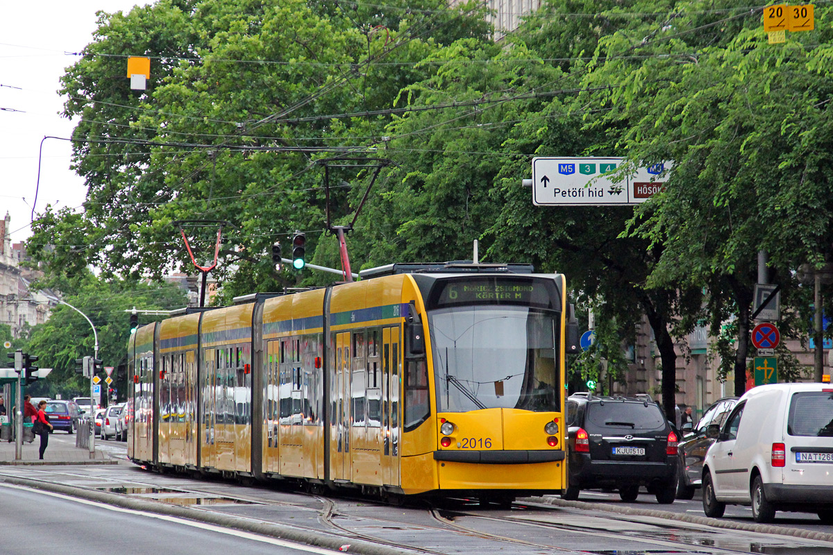 Budapeszt, Siemens Combino Supra NF12B Nr 2016