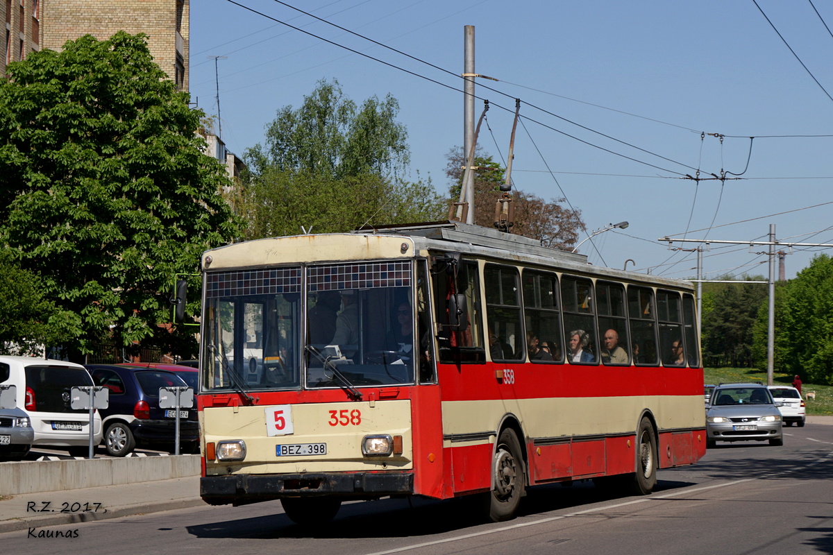 Каунас, Škoda 14Tr02 № 358
