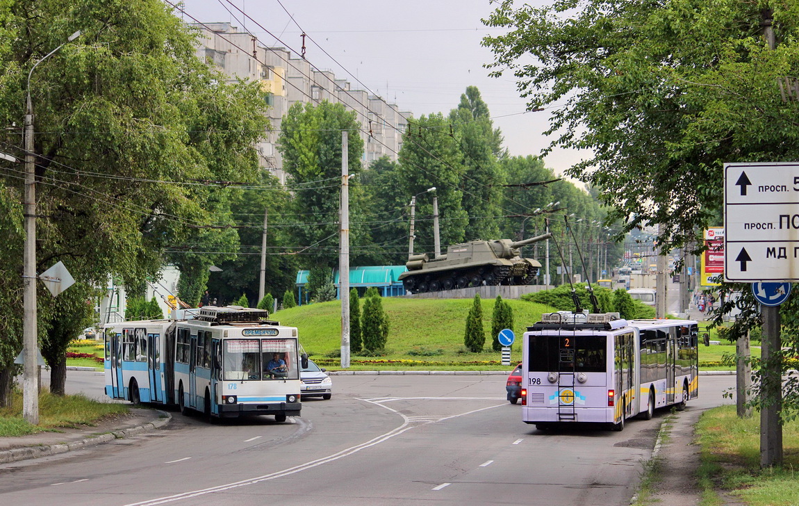 Кременчуг, ЮМЗ Т1 № 178; Кременчуг, ЛАЗ E301A1 № 198
