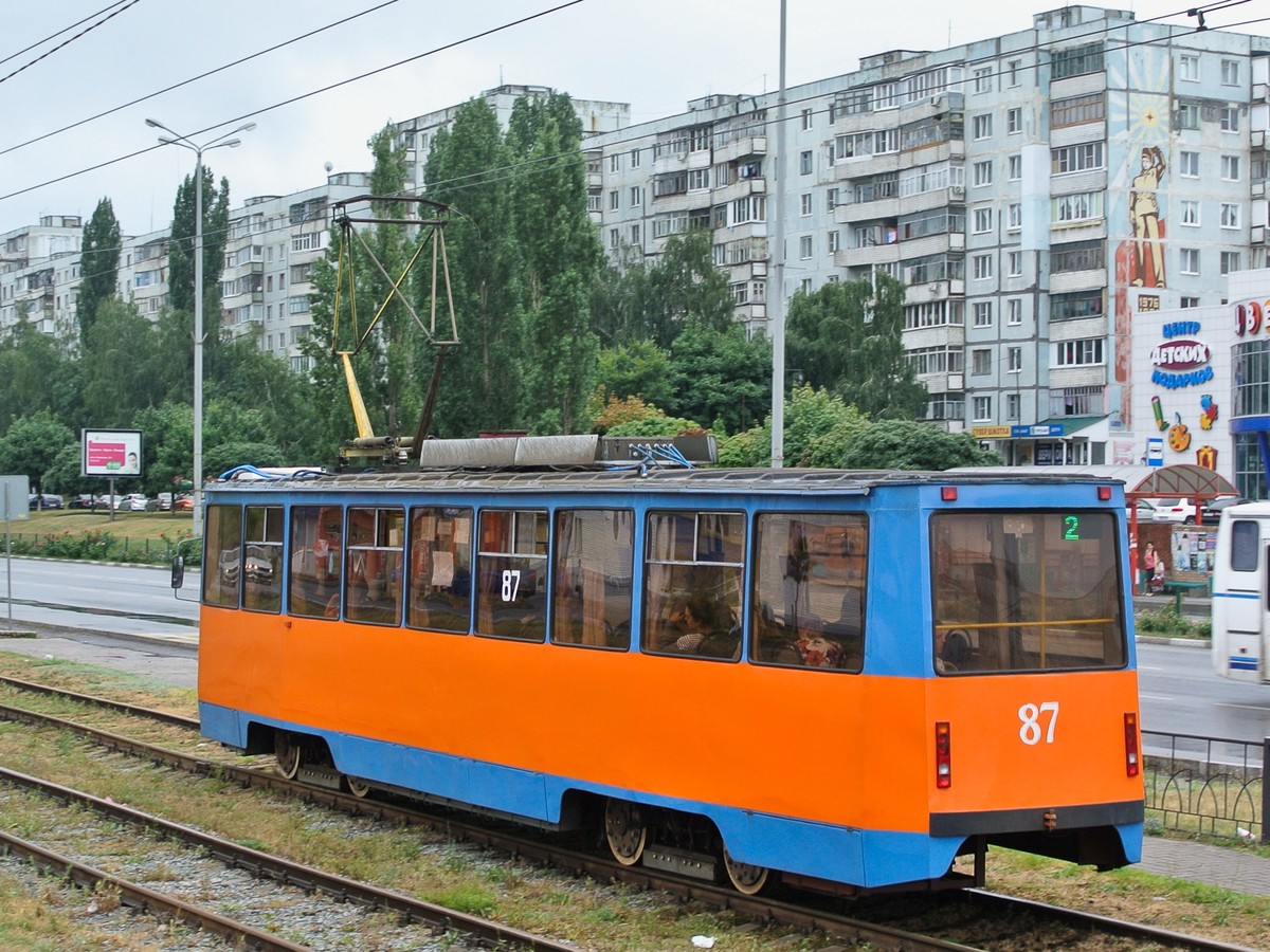 Старый Оскол, 71-605 (КТМ-5М3) № 87; Старый Оскол — Достопримечательности вдоль трамвайной линии