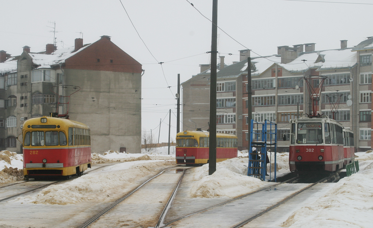 Витебск, РВЗ-6М2 № 282; Витебск, РВЗ-6М2 № 402; Витебск, 71-605 (КТМ-5М3) № 382; Витебск — Конечные остановки/диспетчерские станции
