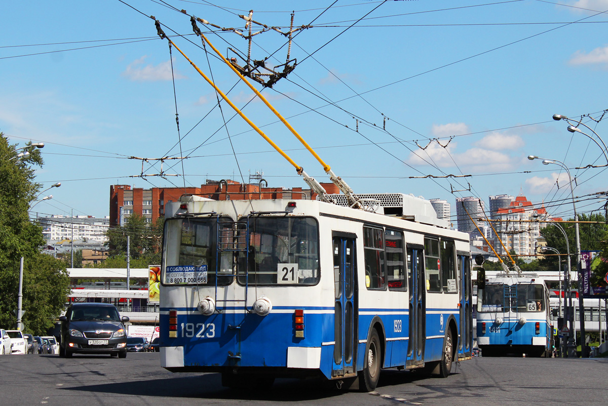 Moskva, ZiU-682GM1 (with double first door) č. 1923