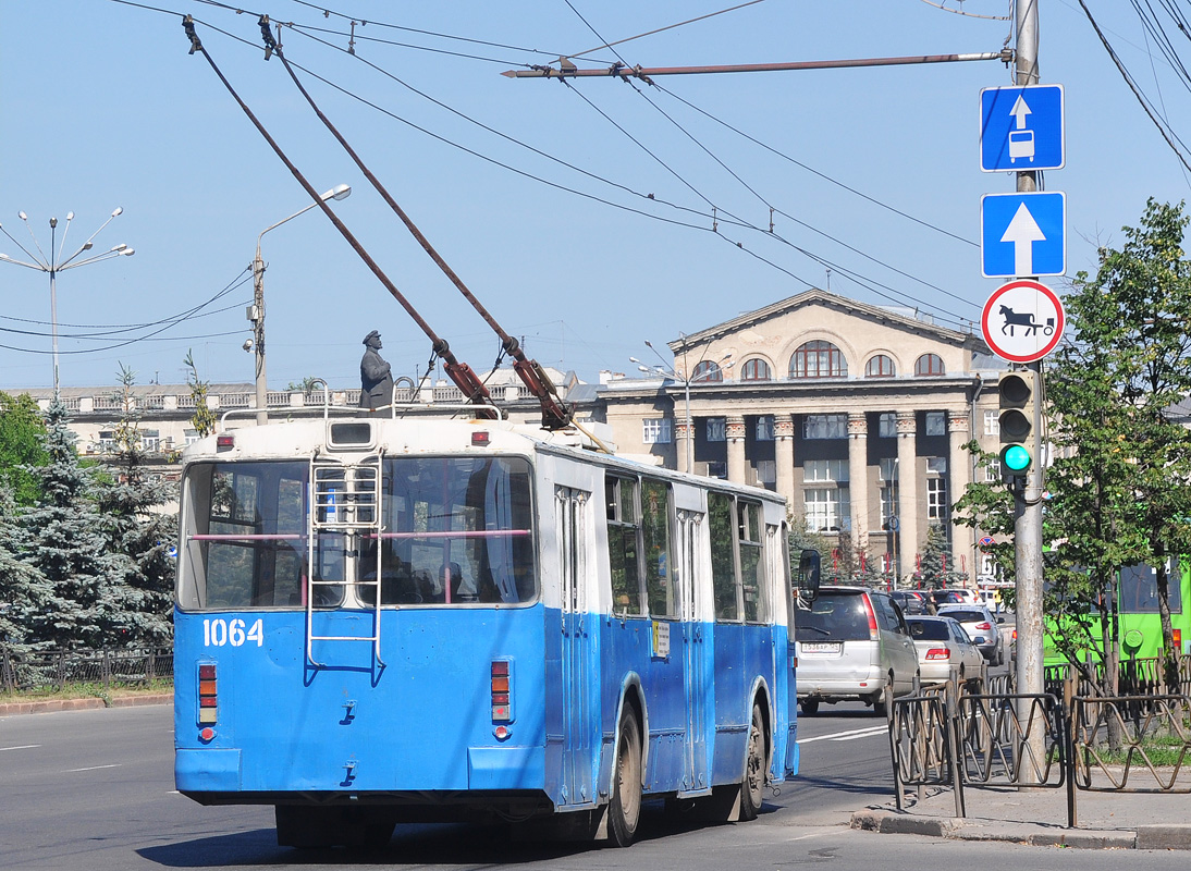 Красноярск, ЗиУ-682Г-016 (018) № 1064