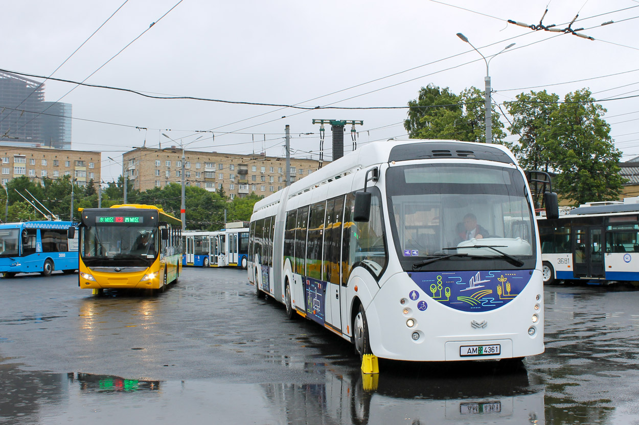 Москва, Yutong E12 (ZK6125BEVG12) № 鲁F M3918; Москва, БКМ E433 Vitovt Max Electro № АМ ВР 4361