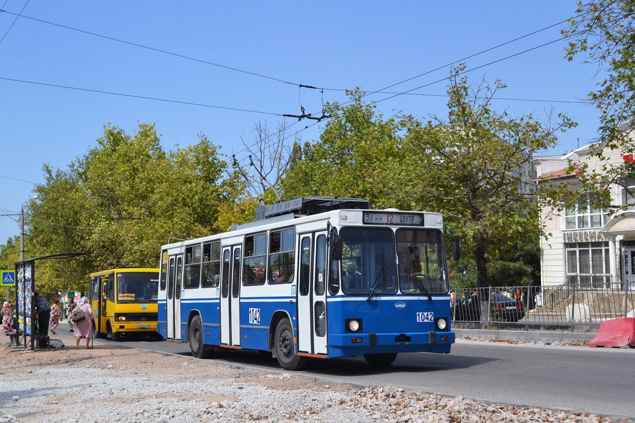 Севастополь, ЮМЗ Т2 № 1042