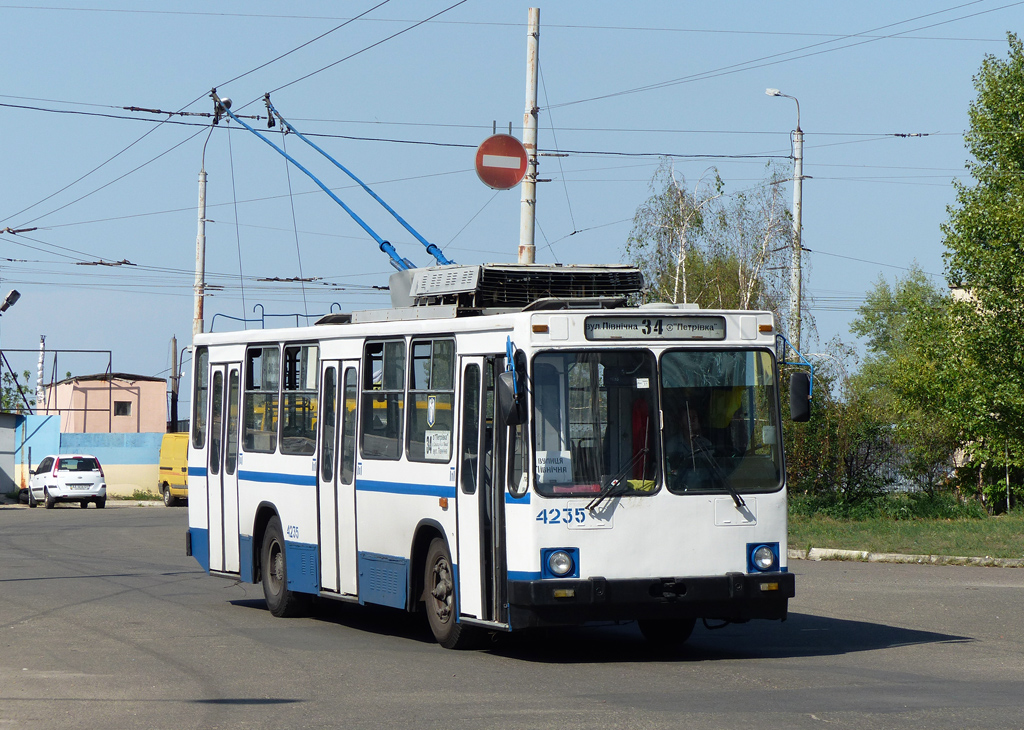 Киев, ЮМЗ Т2 № 4235 Киев, ЮМЗ Т2 № 4235