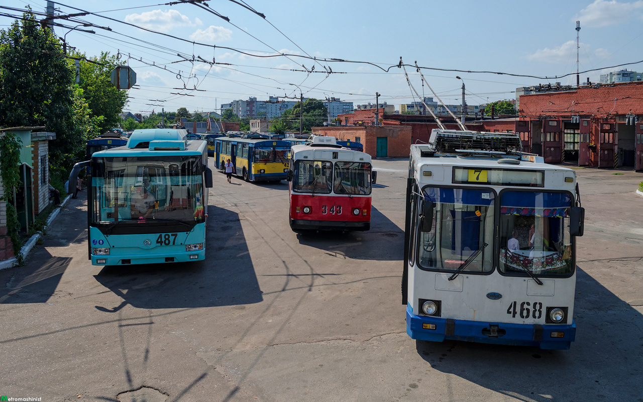 Чернигов, Еталон Т12110 «Барвінок» № 487; Чернигов, ЗиУ-682В [В00] № 343; Чернигов, ЮМЗ Т2 № 468; Чернигов — Инфраструктура троллейбусного депо; Чернигов — Нештатные ситуации