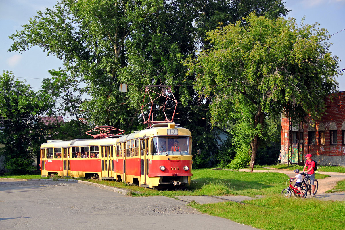 Jekatyerinburg, Tatra T3SU — 664