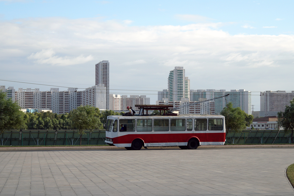 Пхеньян, Chollima 961 № 586; Работники электротранспорта