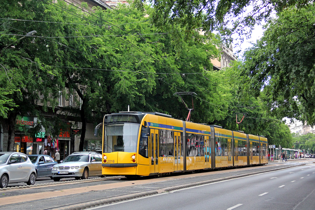 Budapest, Siemens Combino Supra NF12B № 2016