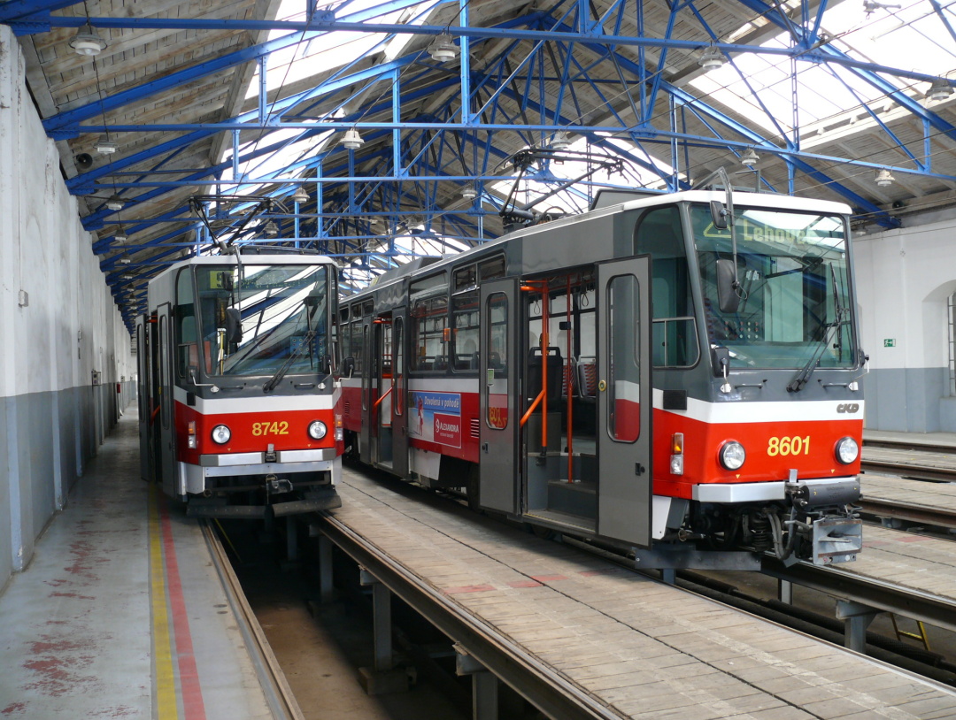 Прага, Tatra T6A5 № 8742; Прага, Tatra T6A5 № 8601