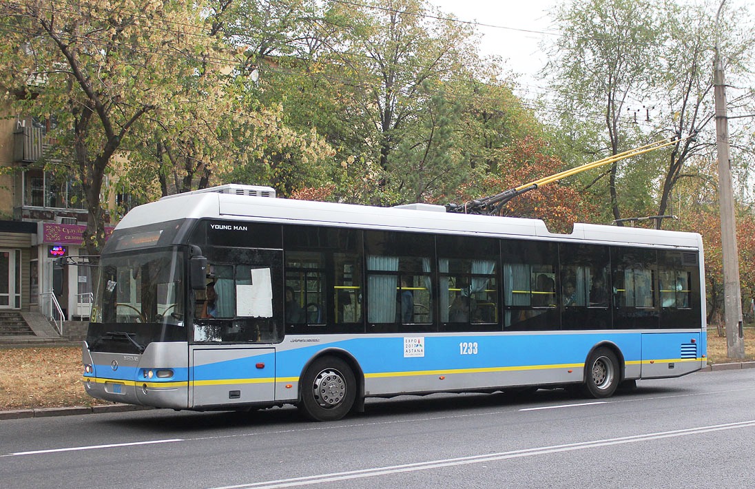 Алматы, YoungMan JNP6120GDZ (Neoplan Kazakhstan) № 1233
