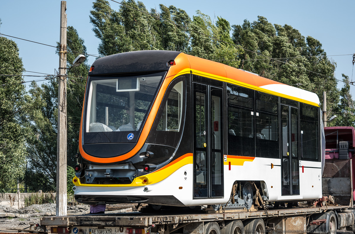 Каменское, К1М6 № б/н; Каменское — Прибытие и разгрузка новых вагонов; Днепр — Трамвайный вагон К1М6