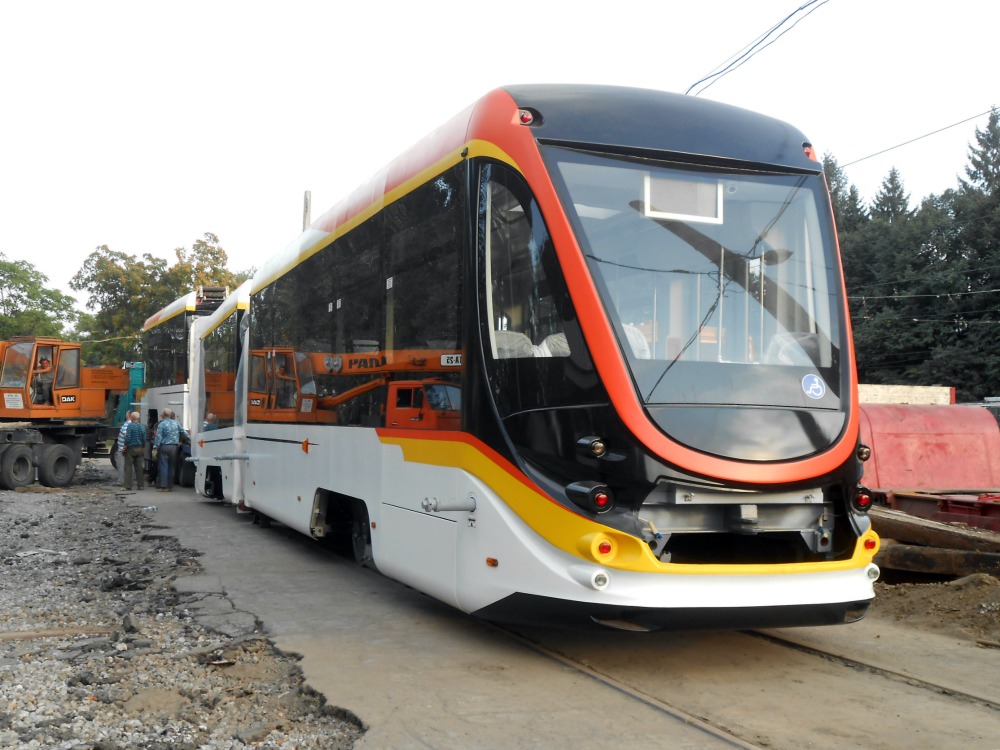 Каменское, К1М6 № б/н; Каменское — Прибытие и разгрузка новых вагонов; Днепр — Трамвайный вагон К1М6